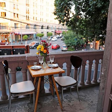 Cozy Apartment On Republic Square Jereván Kültér fotó