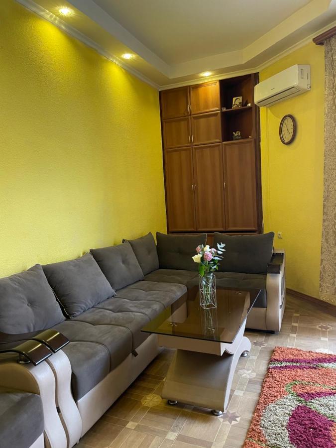 Cozy Apartment On Republic Square Jereván Kültér fotó