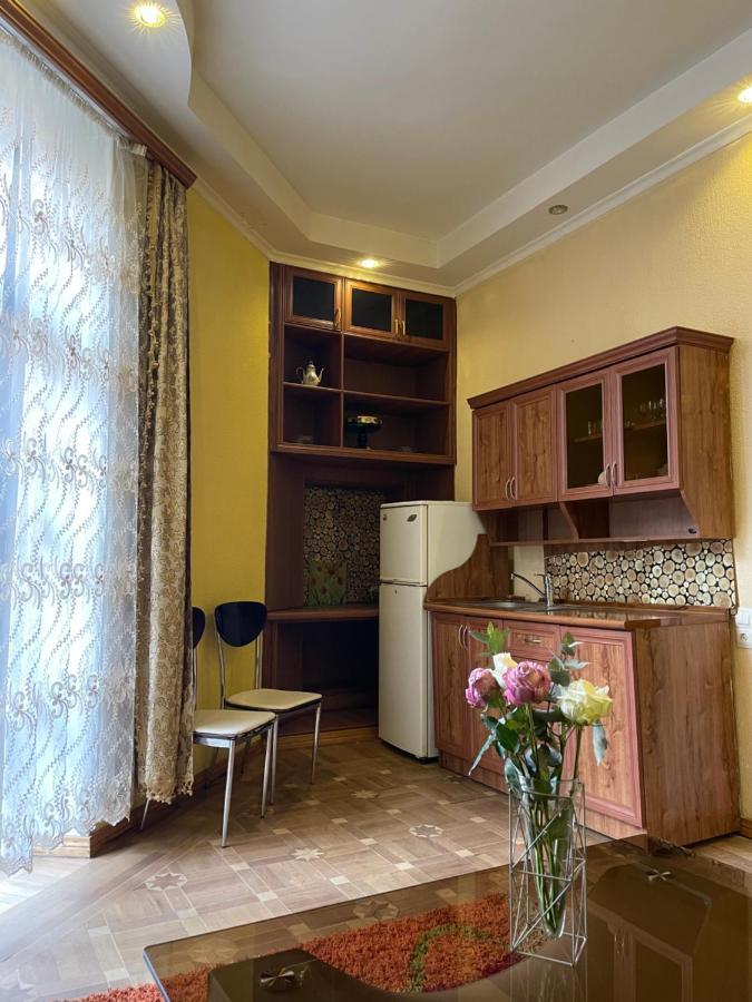 Cozy Apartment On Republic Square Jereván Kültér fotó